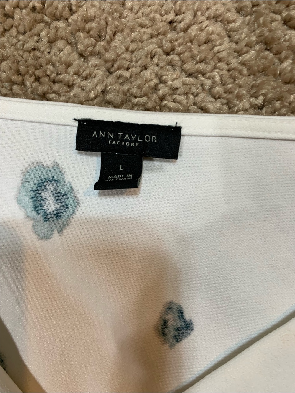 Ann Taylor White Sleeveless V-Neck Top with Teal Floral Print and Ruffle - Picture 4 of 5